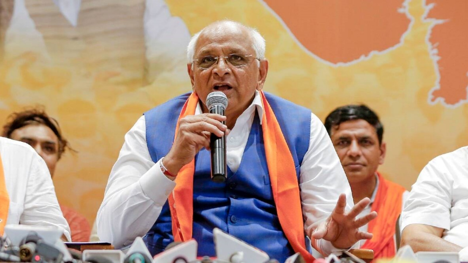 Prepare extensive action plan to curb pollution: Gujarat CM to officials