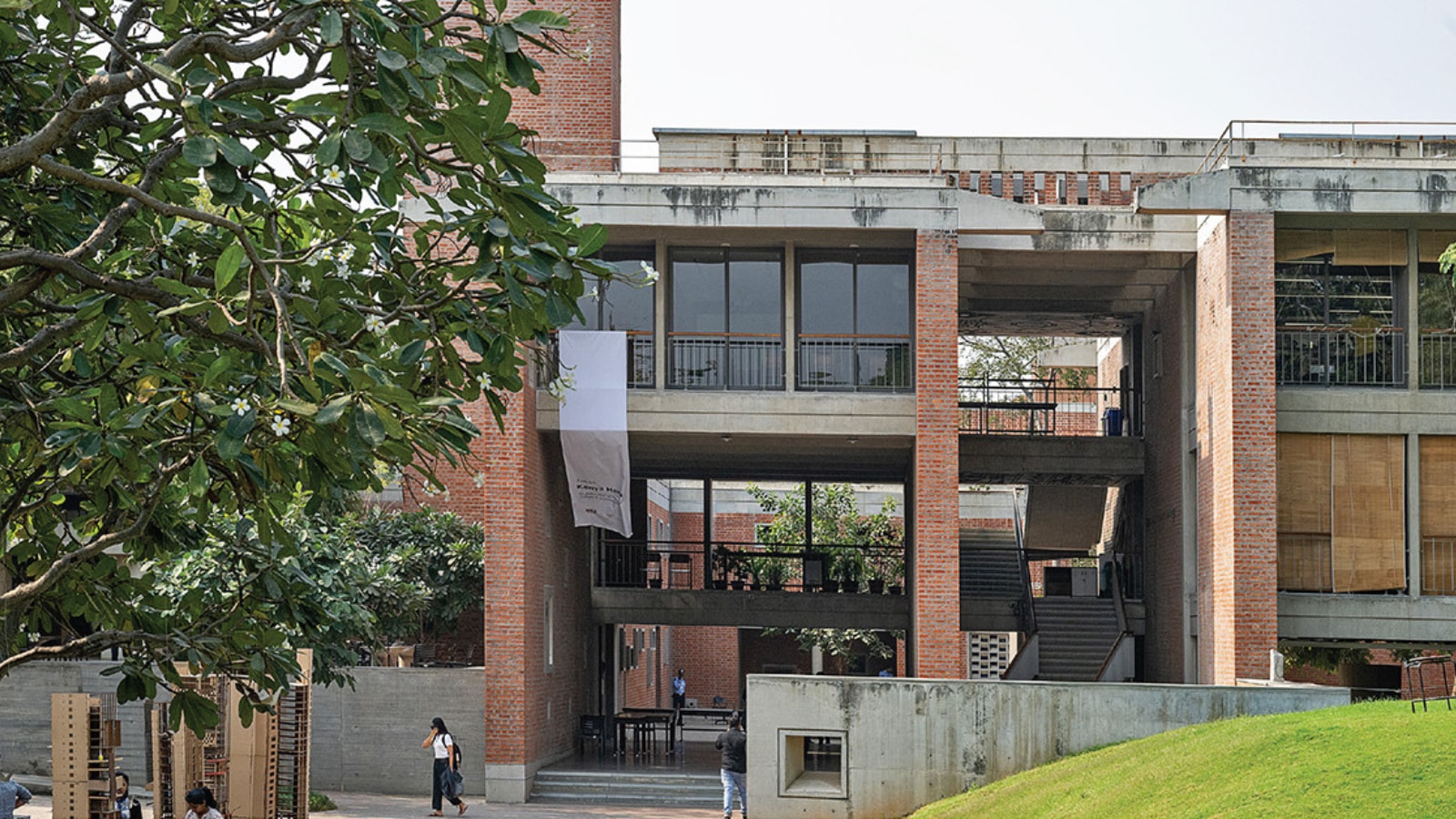 CEPT University, Chennai-based startup join hands to set up on-campus additive manufacturing, 3D concrete printing facility