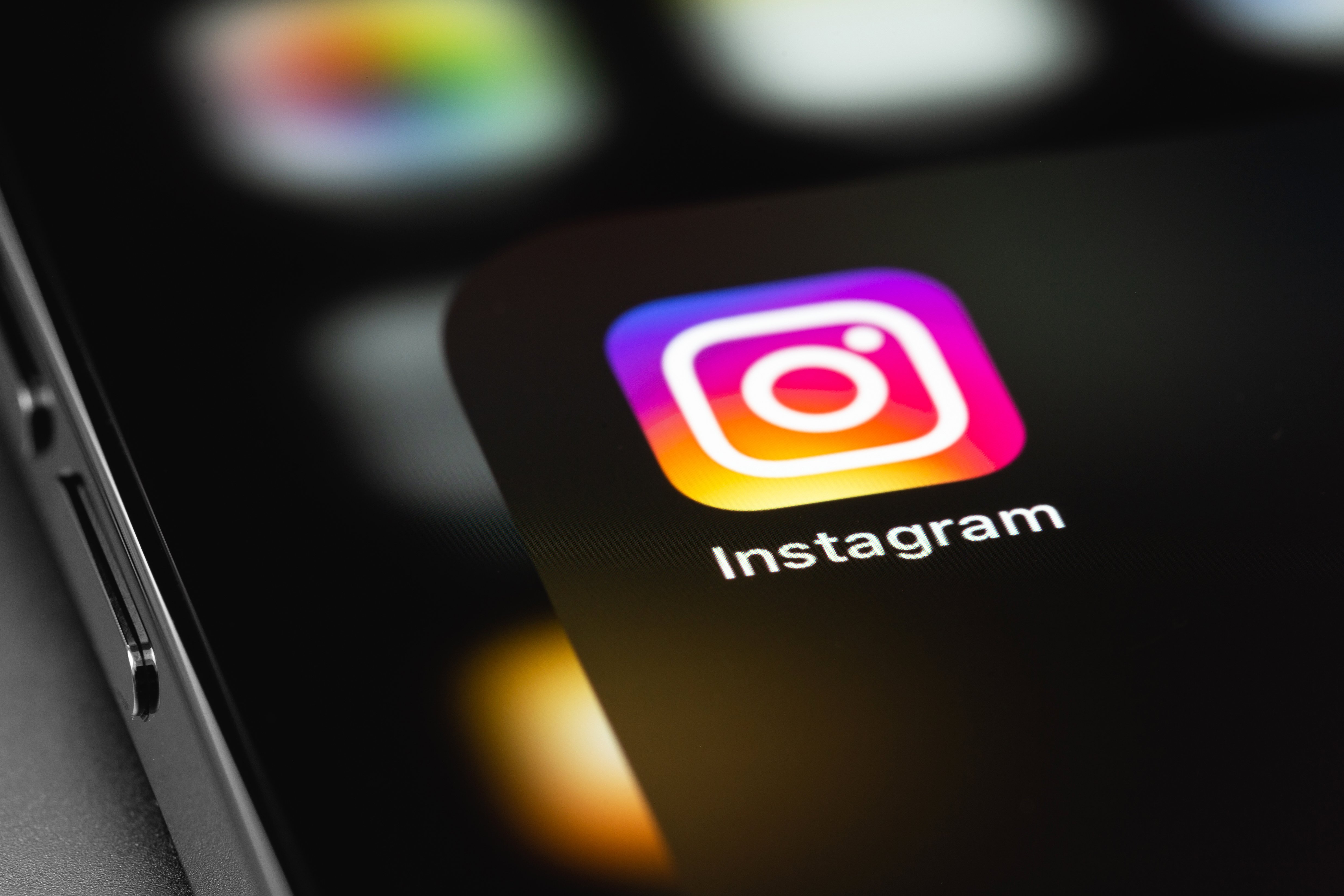 Instagram Is Adding AI-Generated Headlines to Some Posts